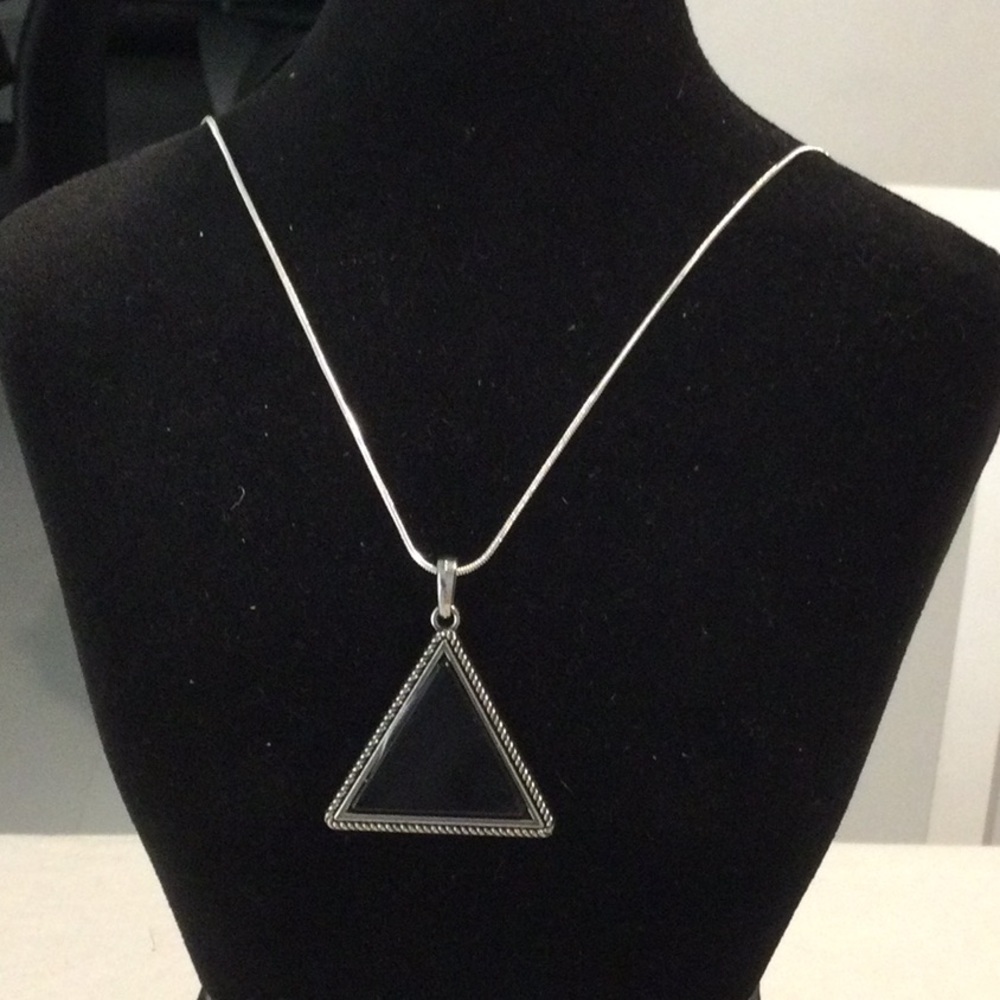 Chic Silver and Black Color Triangle Pendant Necklace NWOT *